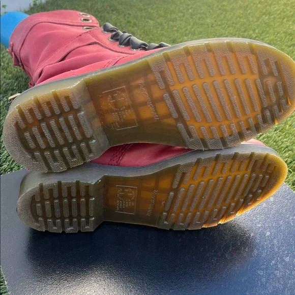 Dr. Martens 12-eyelet boot. Size 8 - Picture 5 of 12